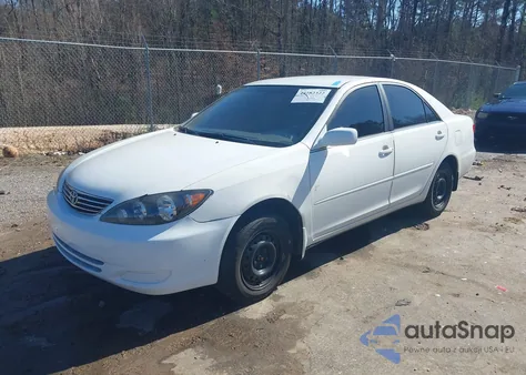 2005 Toyota Camry Le z USA, uszkodzony, nr VIN 4T1BE32K25U014617